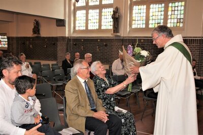 Bloemen voor gouden Ria en Mathieu Stokman