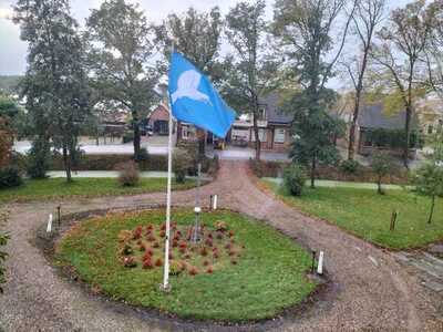 Vredesvlag wappert in Haarlemmerliede